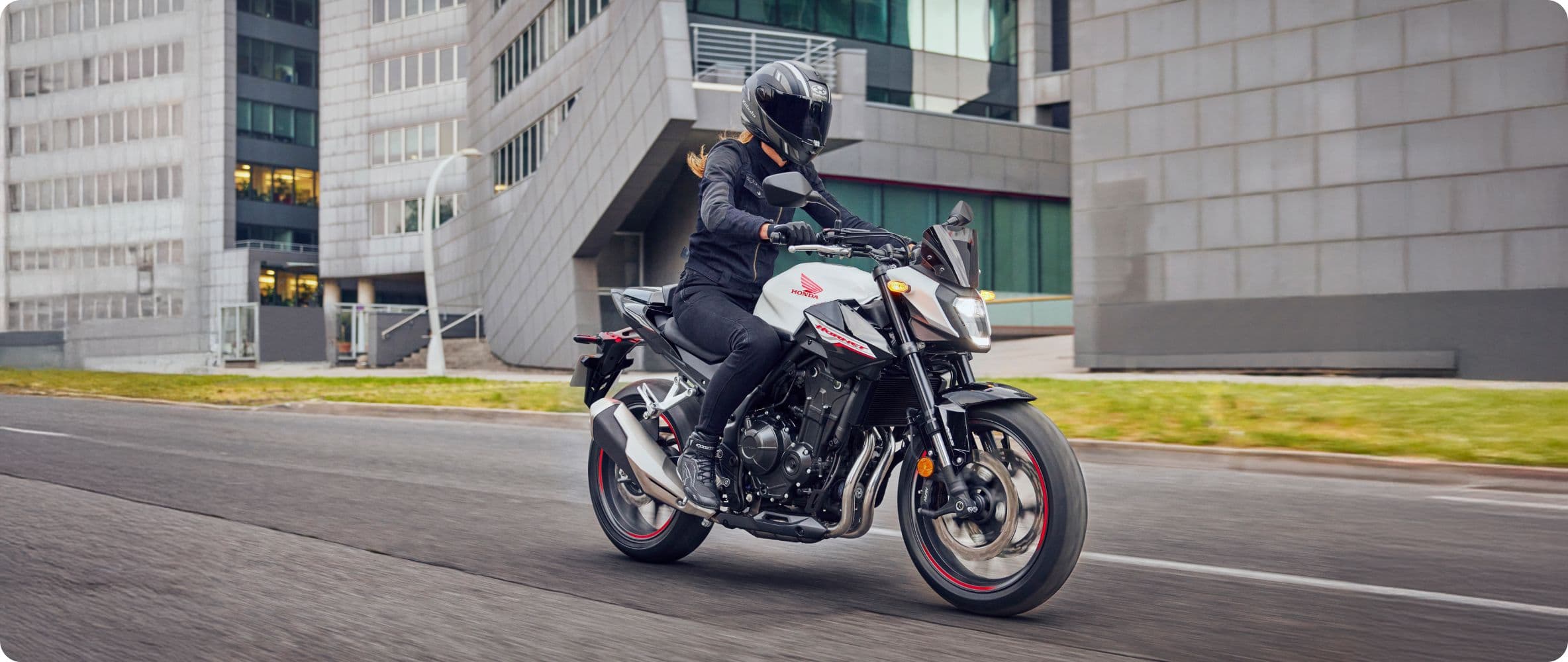 Honda CB500 Hornet görseli