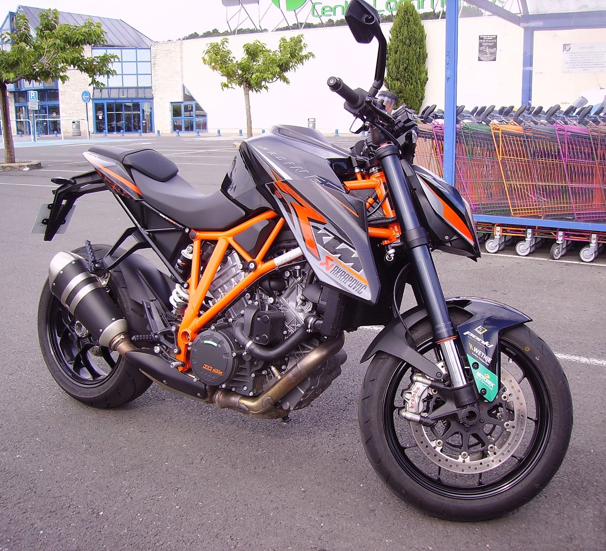 KTM 1390 Super Duke R görseli