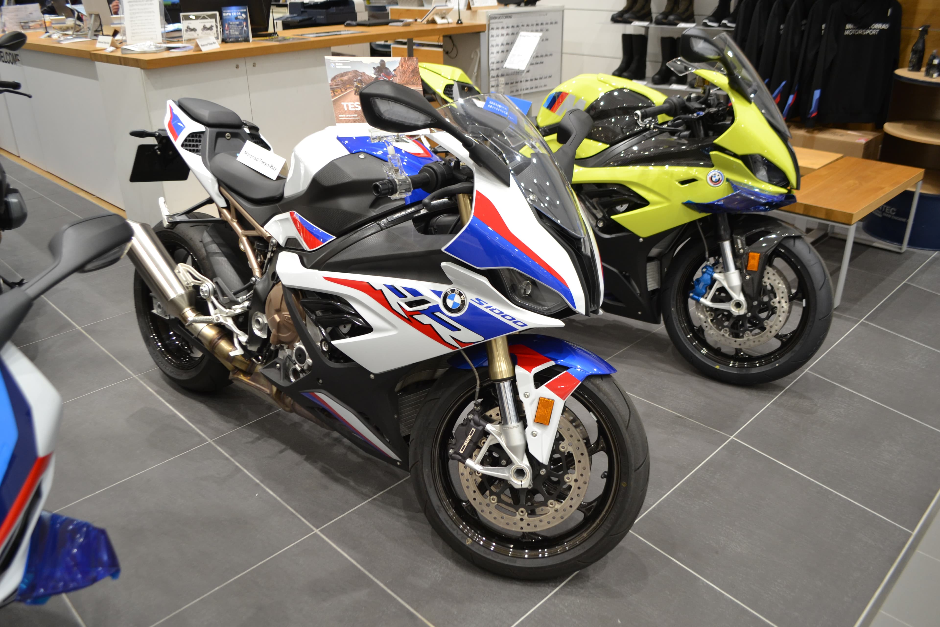 BMW M 1000 RR görseli